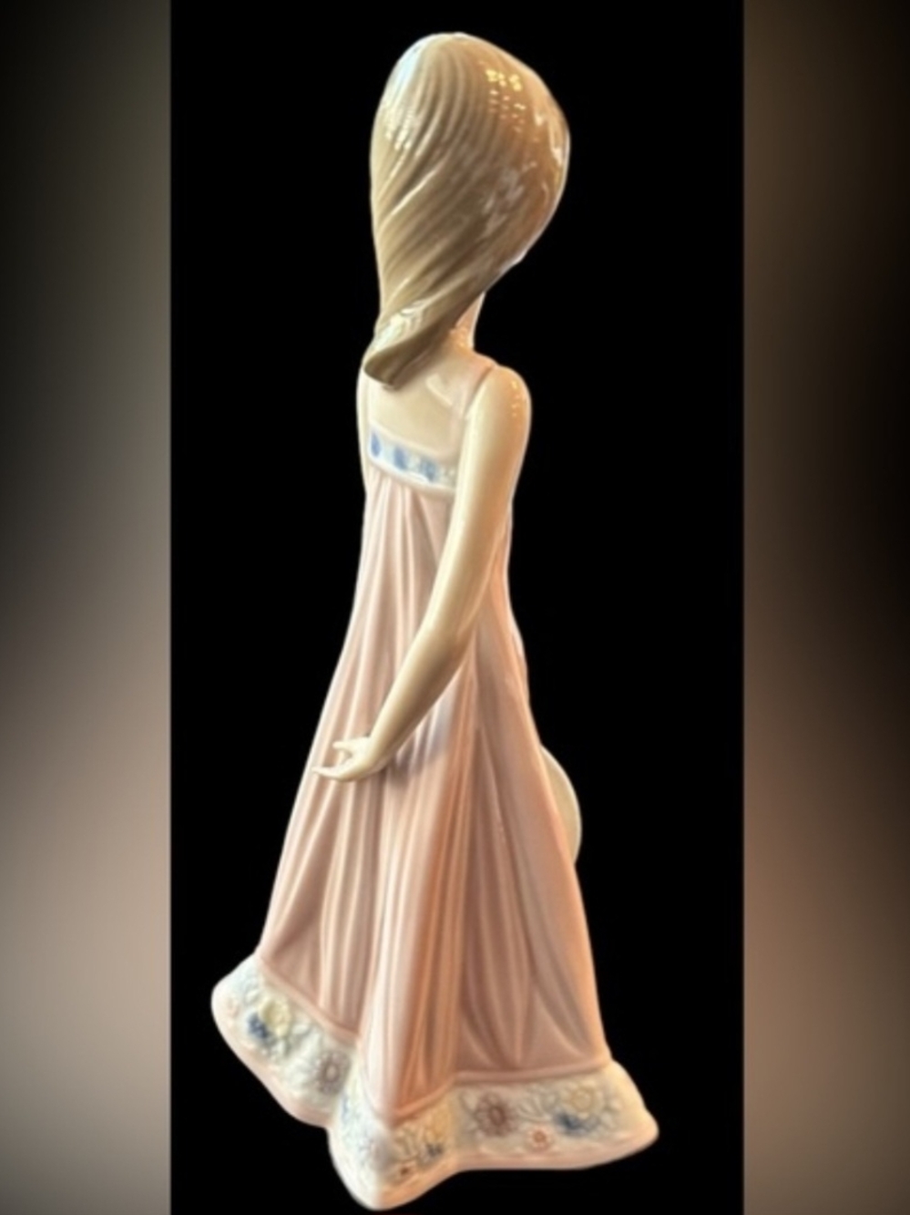Retired Lladro Sara Collectible In Mint Condition - Picture 3 of 4